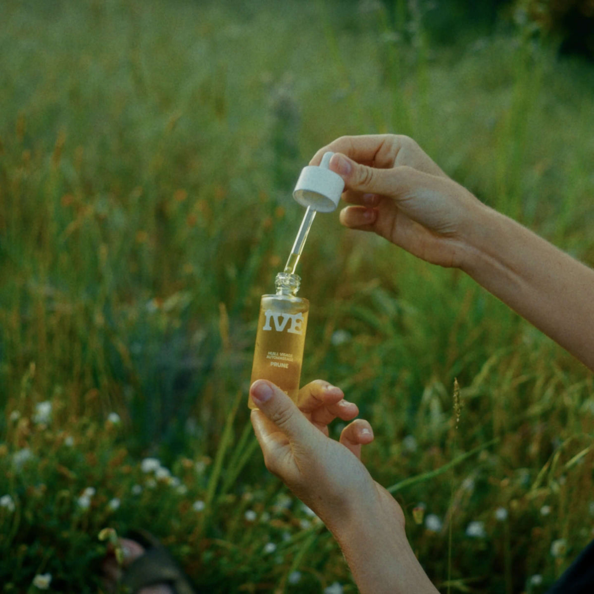 Photo de la pipette et du flacon dans un champ