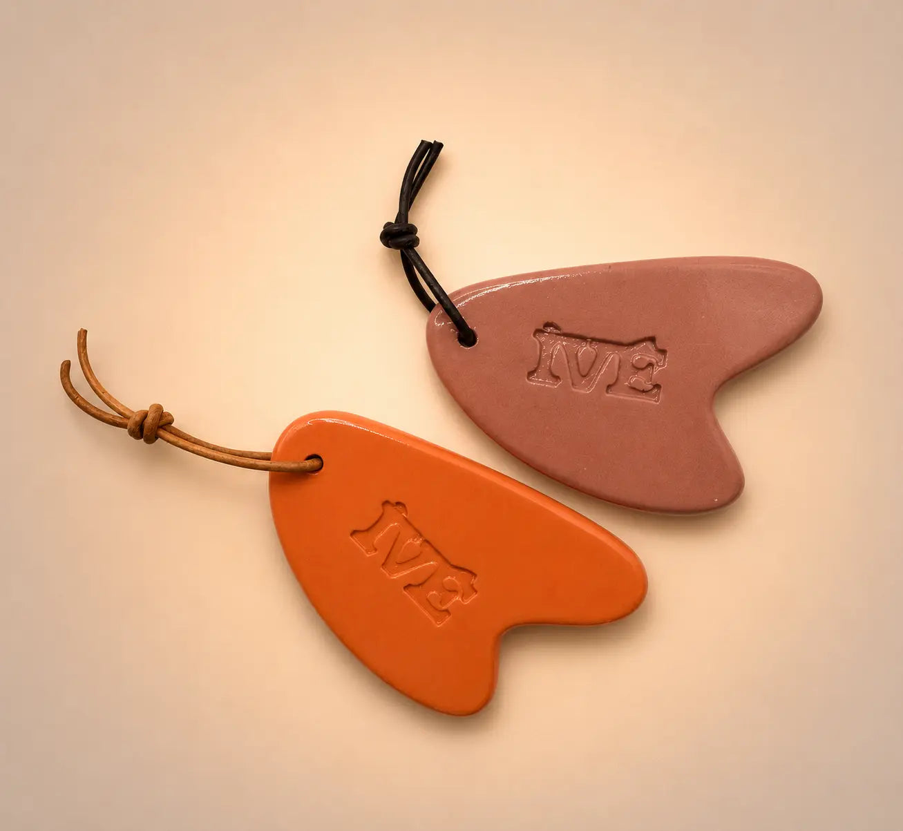 Deux gua sha fond beige